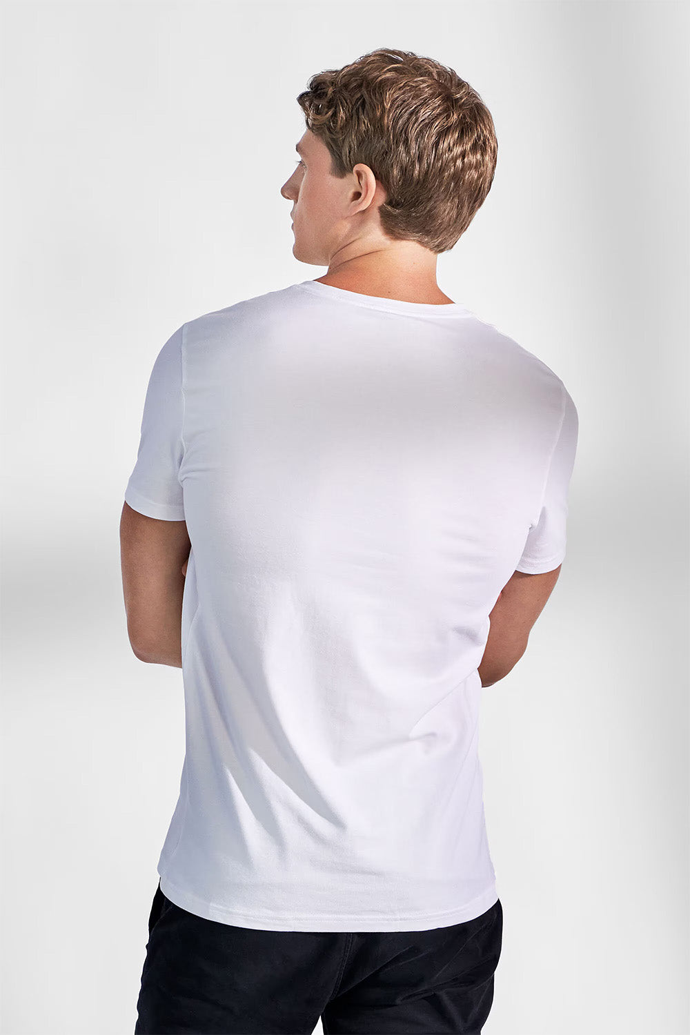 BASIC V-NECK White